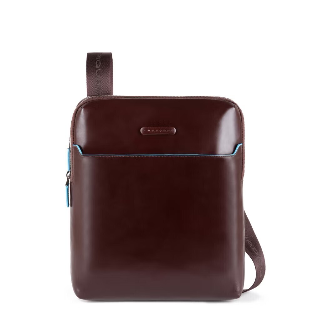 Piquadro.
Borsello porta iPad® espandibile Blue Square.
Colore: Mogano.