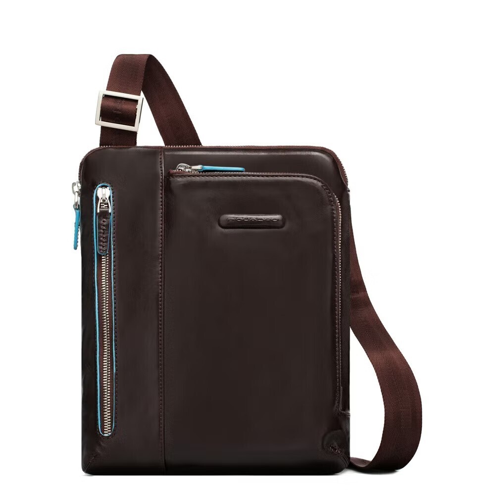 Piquadro.
Borsello porta iPad/iPad®Air, doppia tasca frontal Blue Square.
Colore: Mogano.