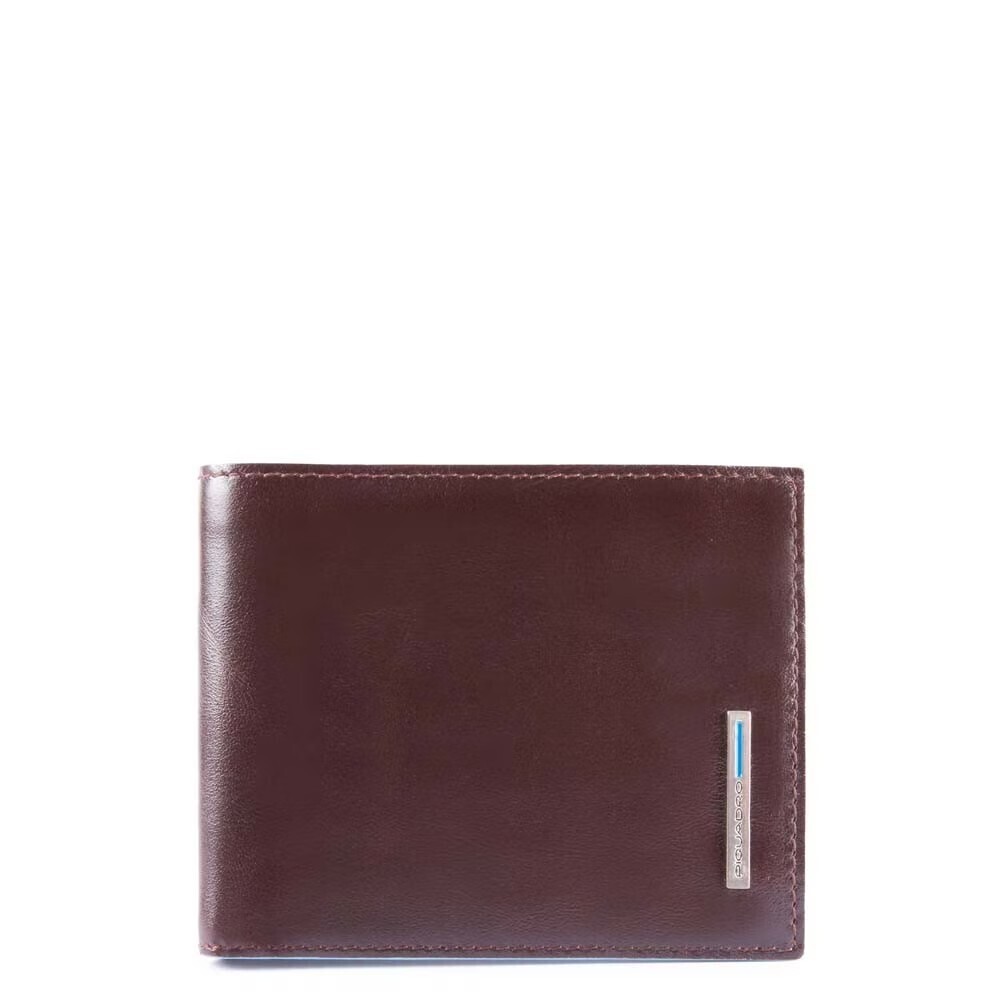 Piquadro.
Portafoglio uomo con portamonete, porta carte di credito Blue Square.
Colore: Mogano.