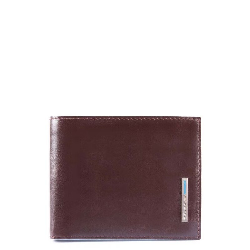 Piquadro.
Portafoglio uomo con portamonete, porta carte di credito Blue Square.
Colore: Mogano.