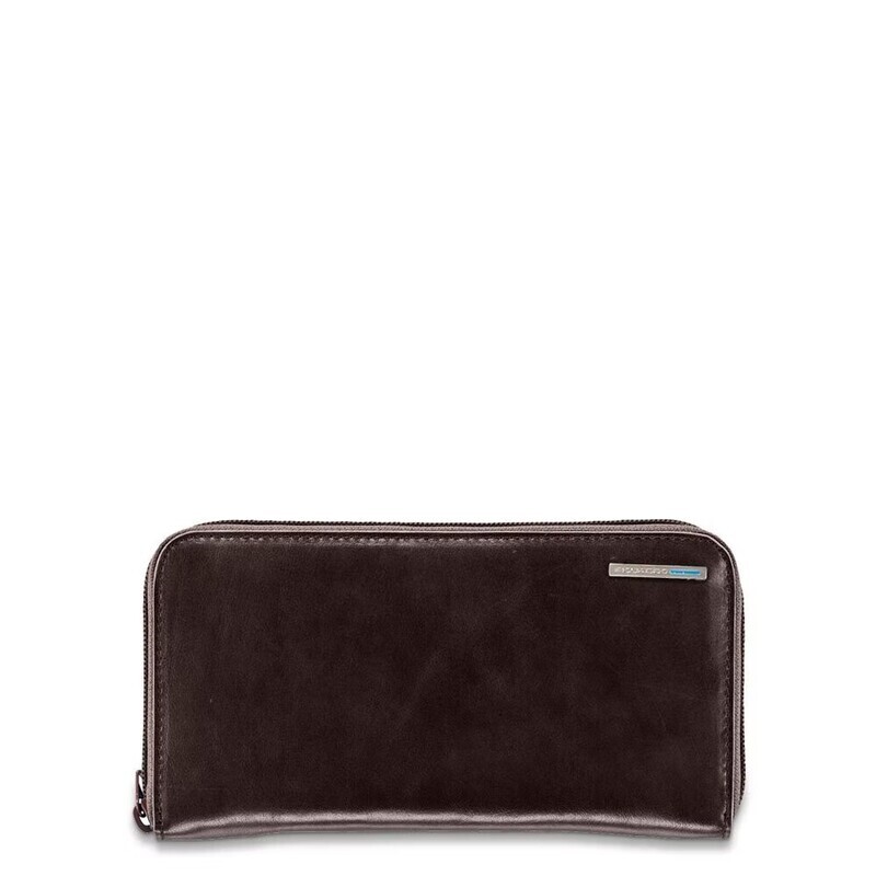 Piquadro.
Portafoglio donna, 4 soffietti,  zip,  porta monete, porta carte di credito, Blue Square.
Colore: Mogano