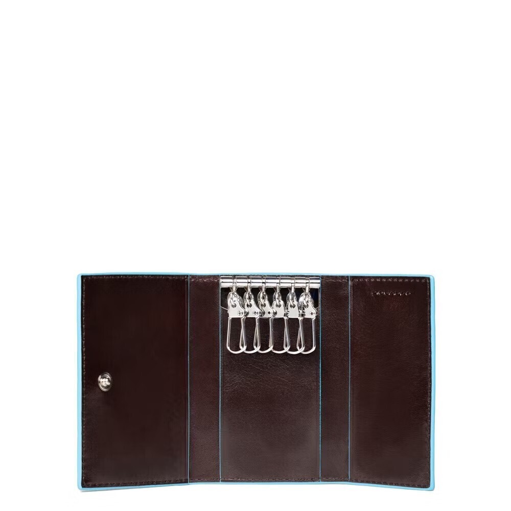 Piquadro.
Porta chiavi con sei ganci Blue Square.
Colore: Mogano.