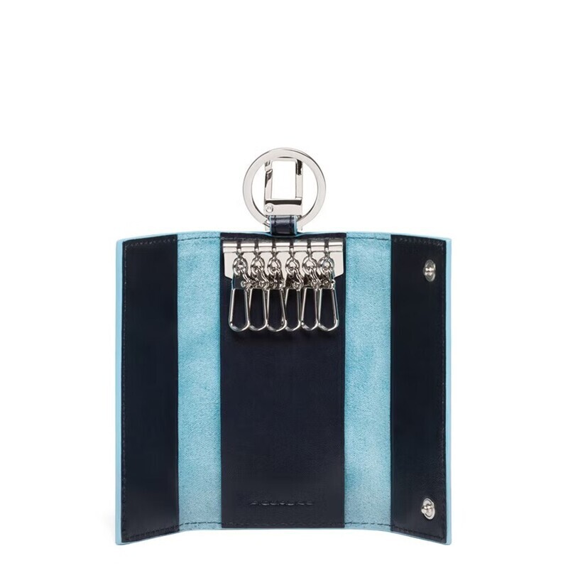 Piquadro.
Portachiavi per porta blindata con moschettone Blue Square.
Colore: Blu notte.
