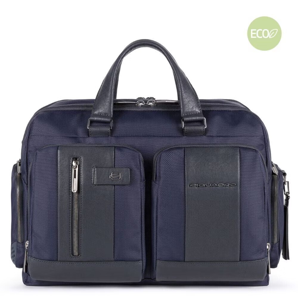 Piquadro.
Cartella fast-check in tessuto riciclato per PC e Brief 2.
Colore: Blu.