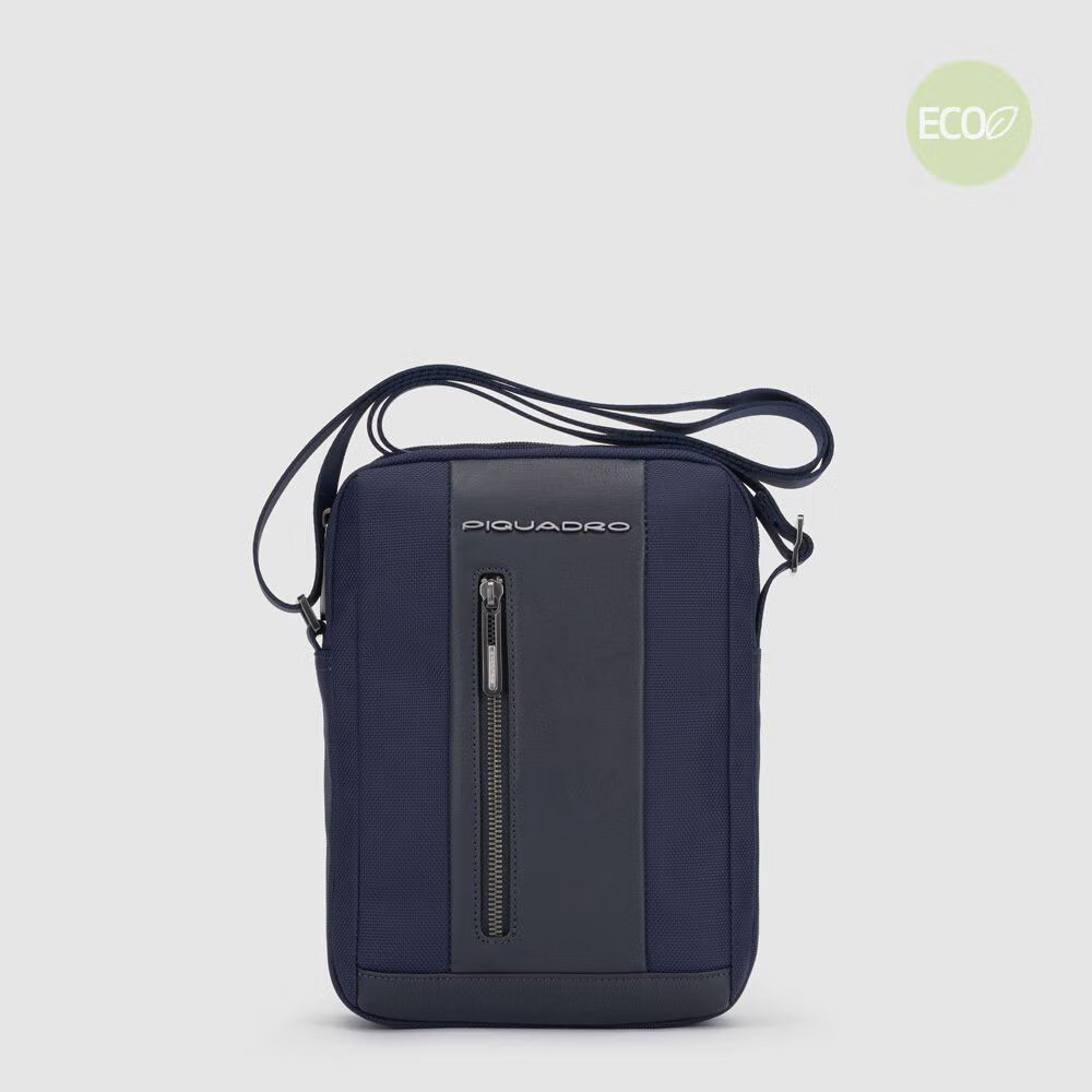 Piquadro.
Borsello porta iPad®mini in tessuto riciclato Brief 2.
Colore: Blu.