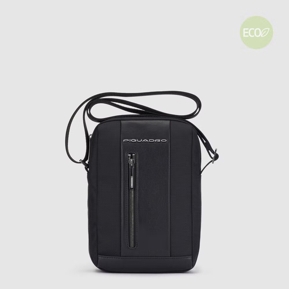 Piquadro.
Borsello porta iPad®mini in tessuto riciclato Brief 2.
Colore: Nero.