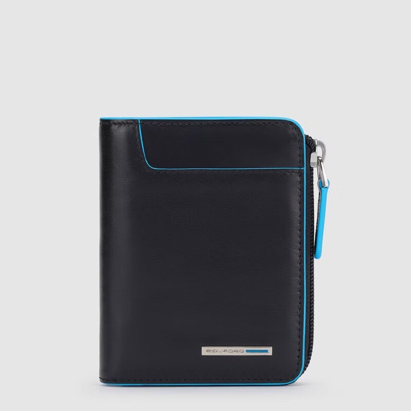 Piquadro.
Portafoglio uomo con zip, porta monete.
Colore: Nero.