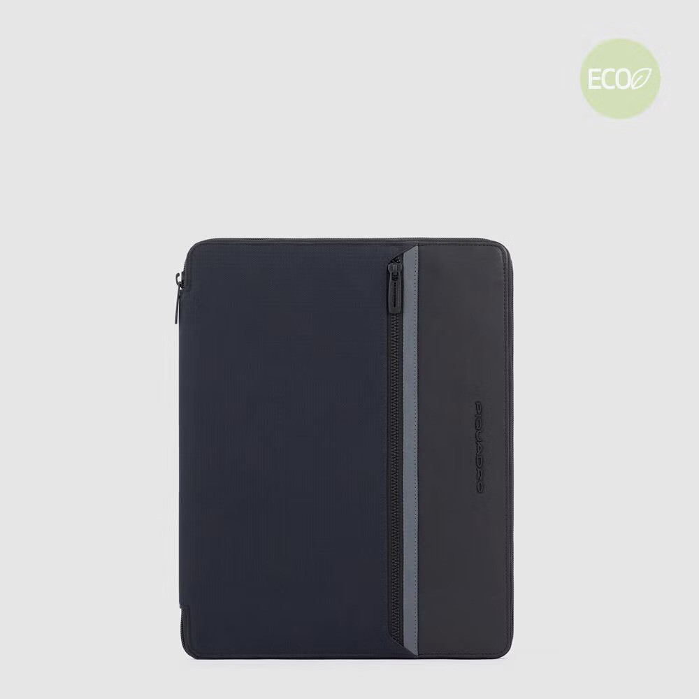 Piquadro.
Portablocco con scomparto porta iPad®mini Keith.
Colore: Nero.
