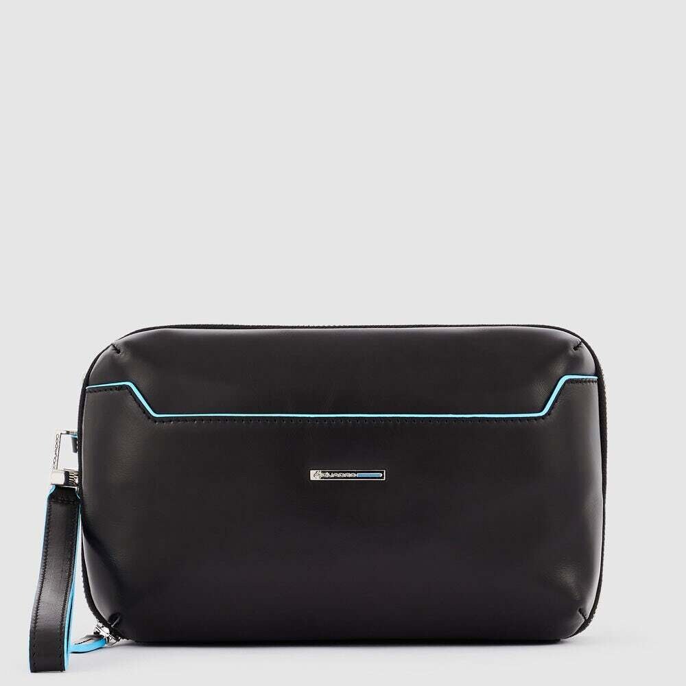 Piquadro.
Pochette a due scomparti.
Colore: Nero.