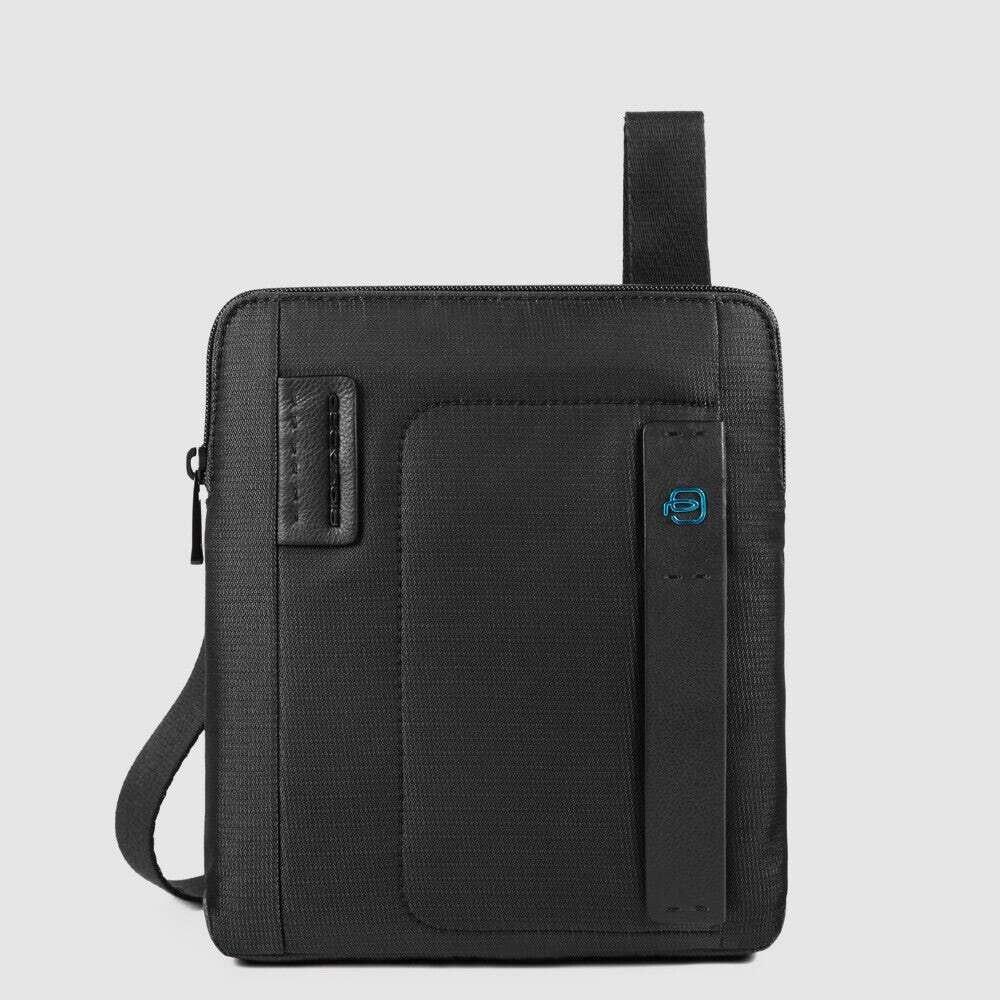 Piquadro.
Borsello porta IPad®Air-IPad Pro 9.7/IPad 11&quot; P16.
Colore: Chevron nero