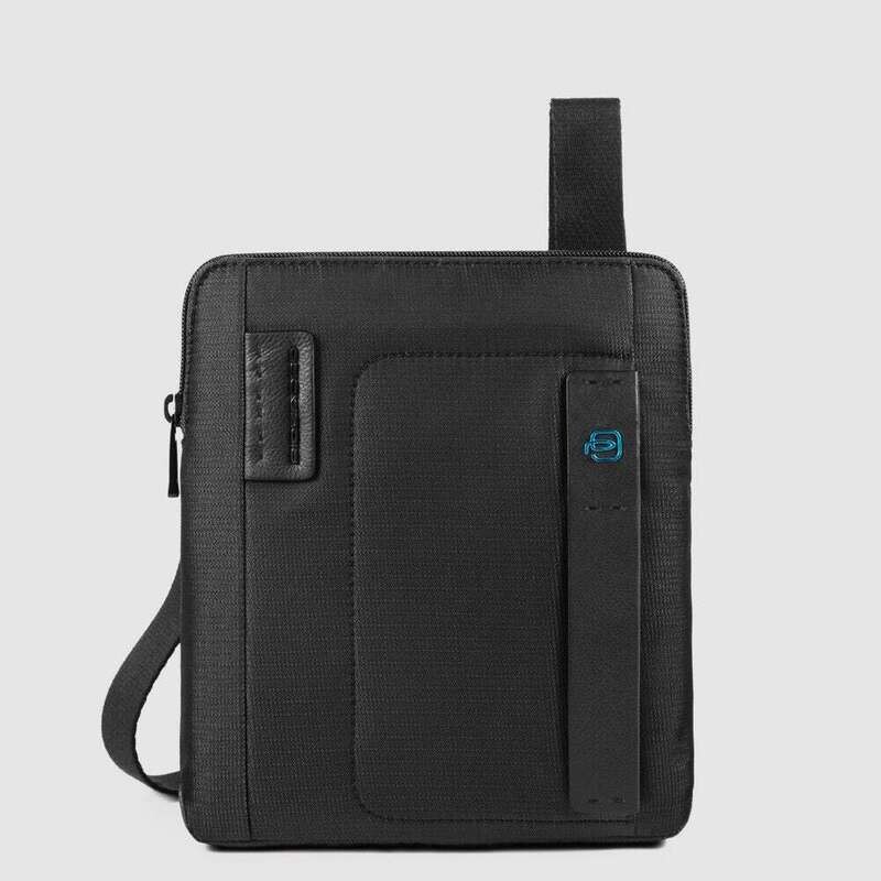 Piquadro.
Borsello porta IPad®Air-IPad Pro 9.7/IPad 11&quot; P16.
Colore: Chevron nero