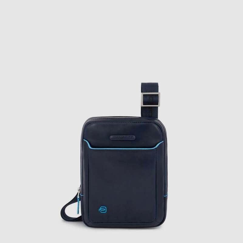 Piquadro.
Borsello organizzato porta iPad® Mini Blue Square.
Colore: Blu Notte.