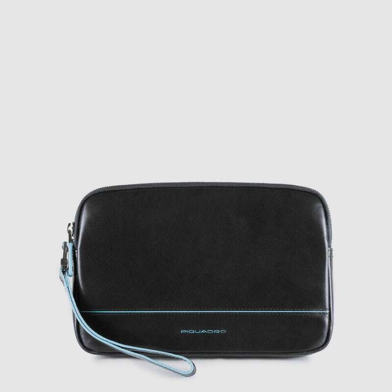 Piquadro.
Pochette uomo con polsiera Blue Square.
Colore: Nero.