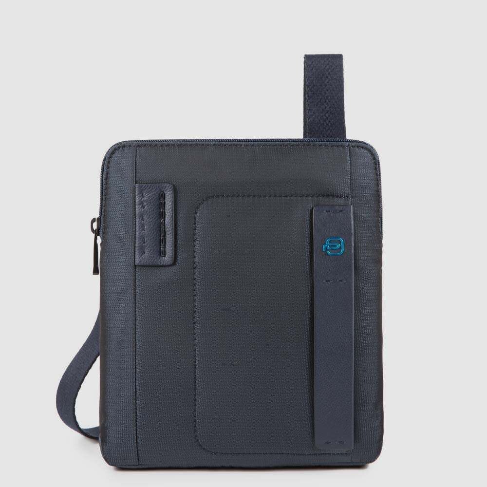 Piquadro.
Borsello porta IPad®Air-IPad Pro 9.7/IPad 11&quot; P16.
Colore: Chevron blu.