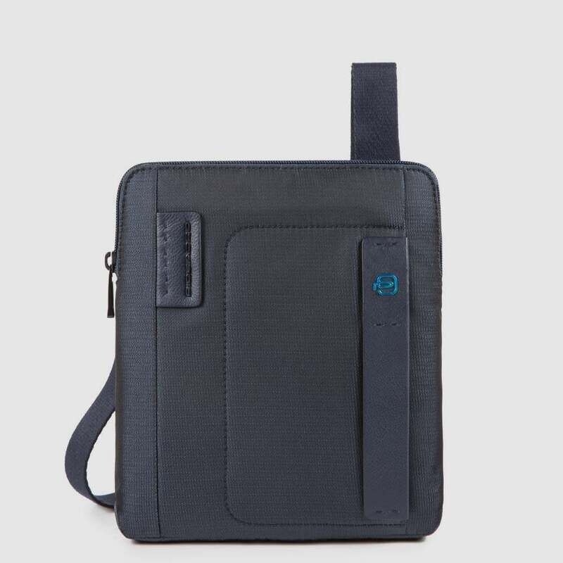Piquadro.
Borsello porta IPad®Air-IPad Pro 9.7/IPad 11&quot; P16.
Colore: Chevron blu.