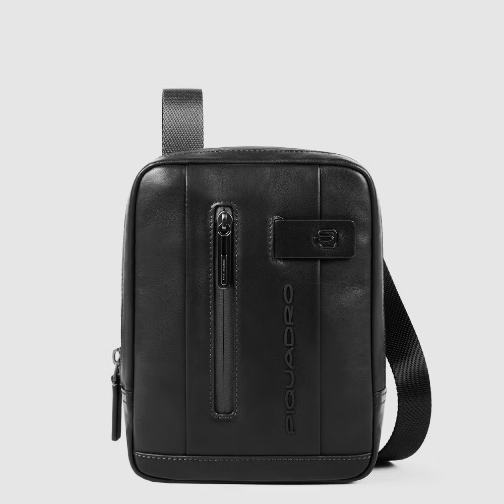 Piquadro.
Borsello porta iPad®mini Urban.
Colore: Nero.
