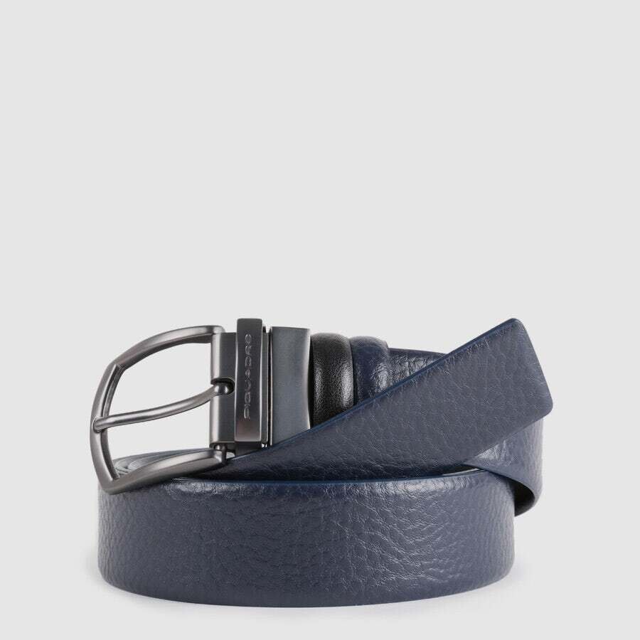 Piquadro.
Cintura uomo reversibile con fibbia ad ardiglione.
Colore: Blu e Nero.