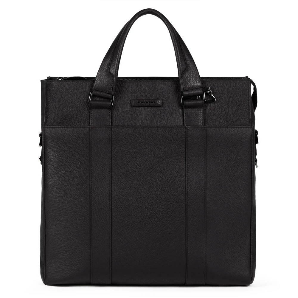 Piquadro.
Vertical two-handle bag Black.
Colore: Nero.