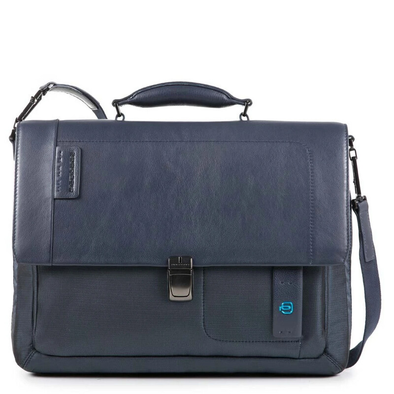 Piquadro.
Cartella porta computer 15&quot; espandibile con patta P16.
Colore: Chevron Blu