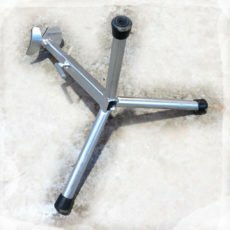 THE WILD HOOF STAND - HOOF STAND FOR TRIMMING