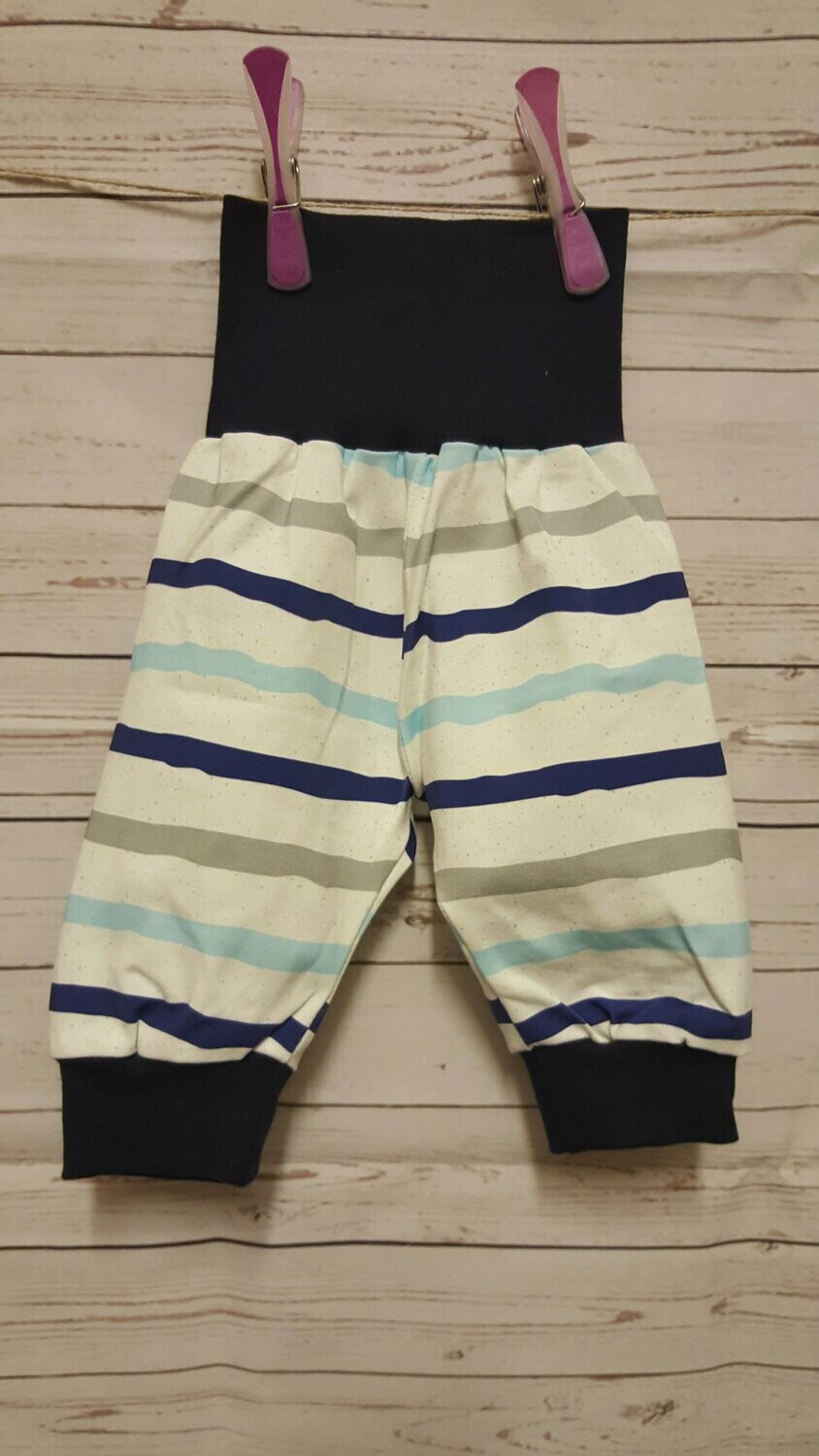 Kurze Hose Streifen Gr. 86