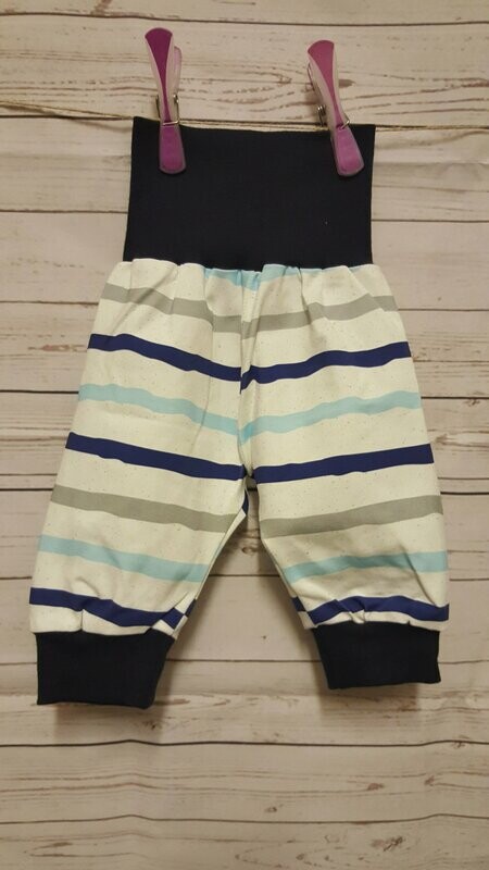 Kurze Hose Streifen Gr. 86