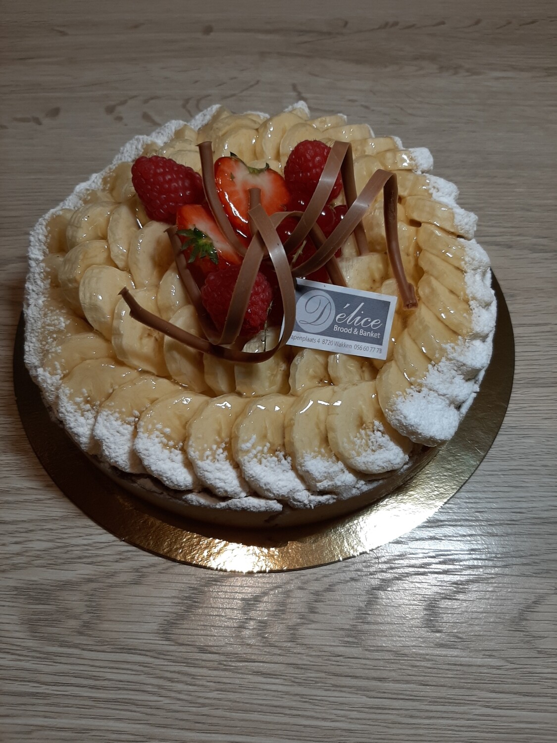 BANANENTAART 6 PERSOON OP ZANDDEEG