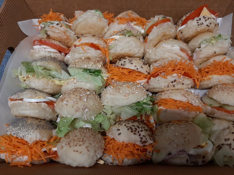 Mini Belegde broodjes met groetjes 5 stuks voor 1 persoon