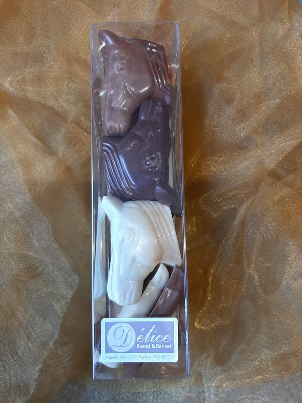 Paardekoppen mix van wit , melk &amp; fondant chocolade