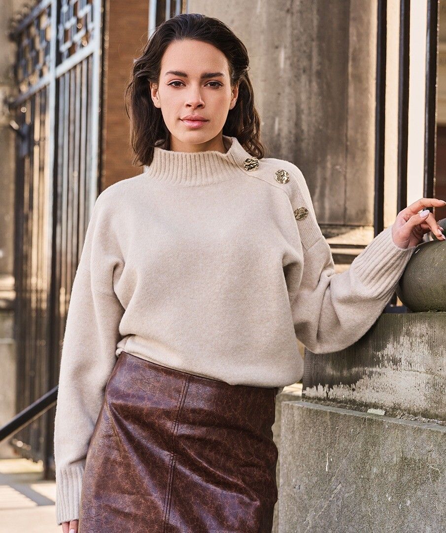 W25.07722 | Sweater Shoulder Buttons | Sand