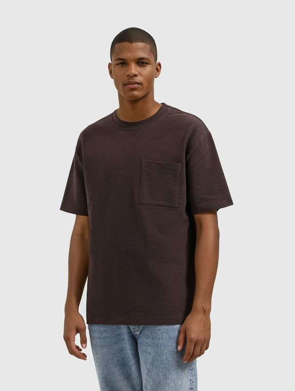 25030118 | Structure Pocket T-Shirt | Dark Brown