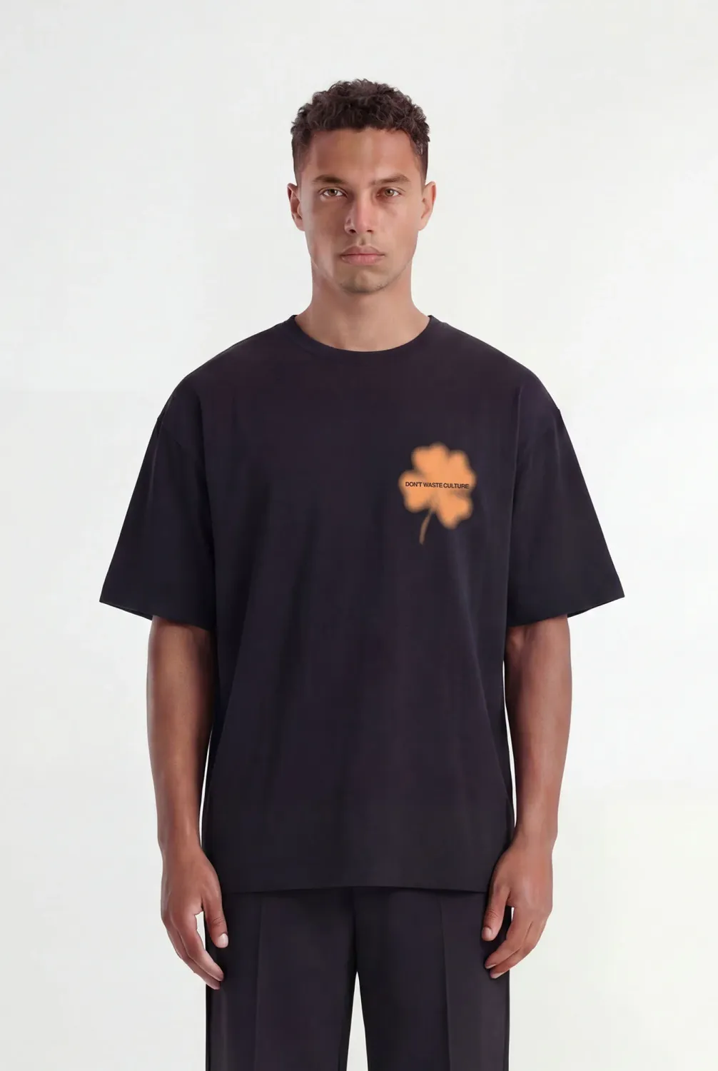 Kaorisa T-Shirt | Black/Orange