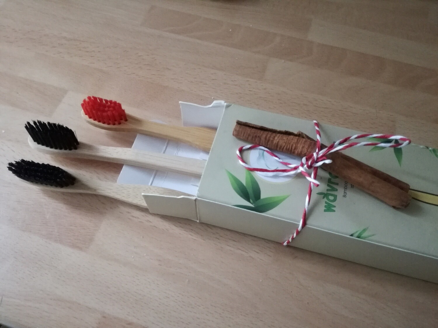 Family Bamboo 3 Toothbrushes pack! No plastic! - Confezione Famiglia con 3 spazzolini di Bamboo - Senza plastica!