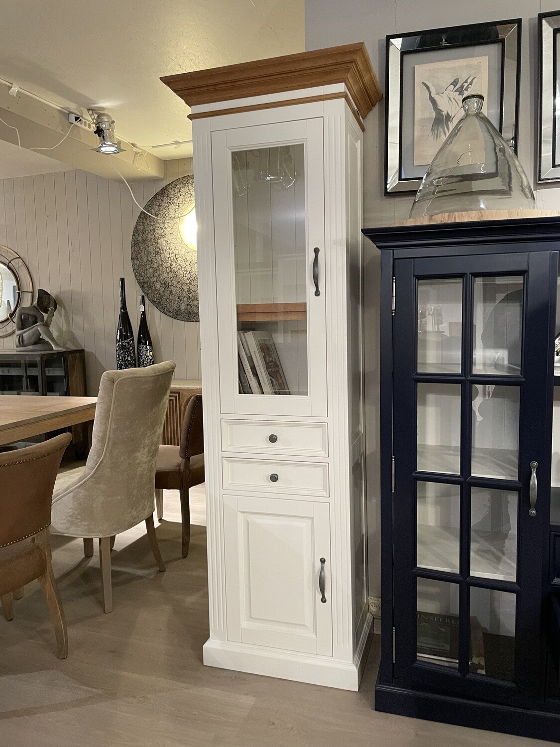VITRINEKAST 210 x 70 x 39  (HxWxD)
