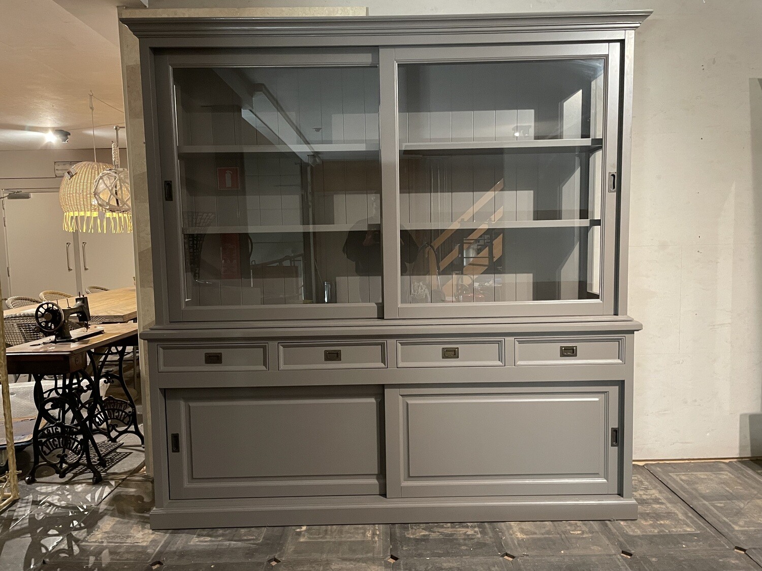 VITRINEKAST 221 x 220 x 50  (HxWxD)