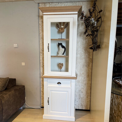 VITRINEKAST 220 x 80 x 50 (HxWxD)