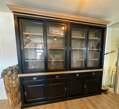 VITRINEKAST 240 x 270 x 62  (HxWxD)