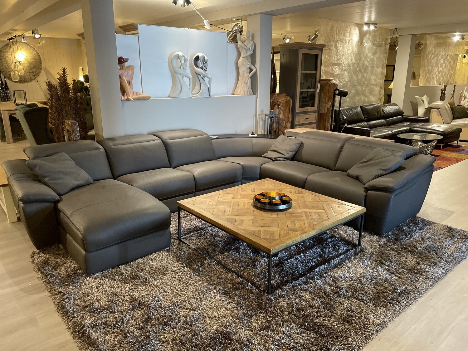 HOEKSALON MET INGEBOUWDE SPEAKERS