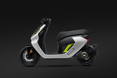 Zeeho AE6+ dual battery