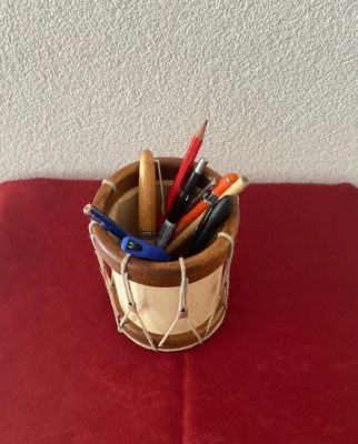 Porte-crayons cercle foncé / fût clair