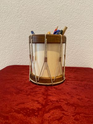Porte-crayons cercle foncé / fût clair