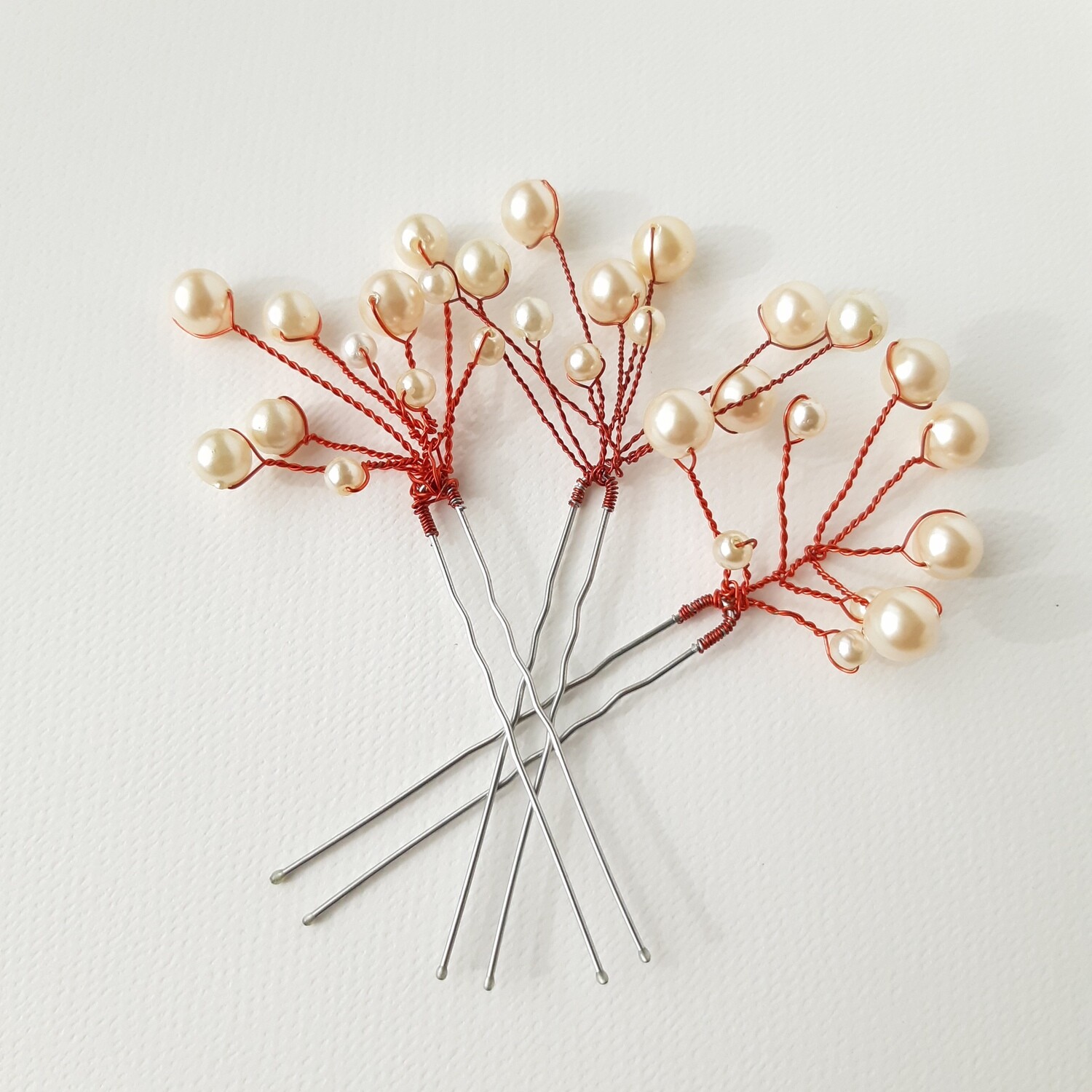 Haarpins - set van 3 pins met rode draad en parels