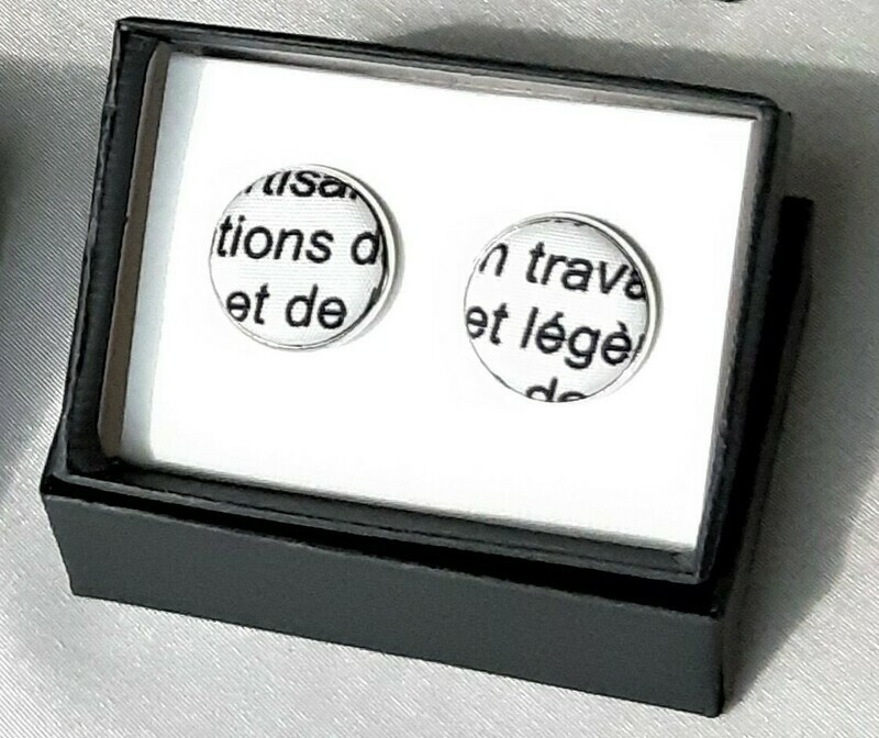 Manchetknopen met Franse tekst: schrift cursief