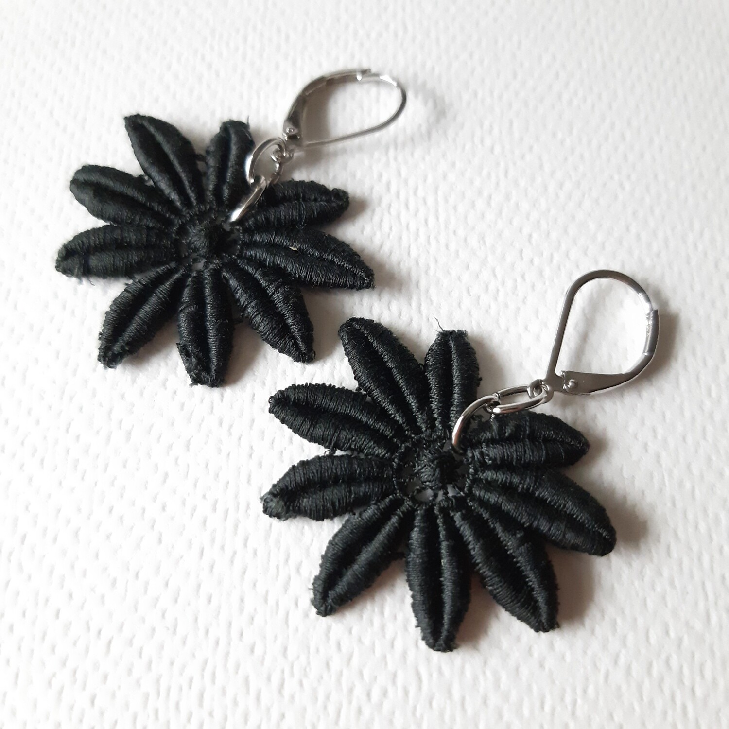 met zilverkleurig haakje