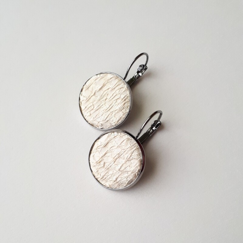 Oorbellen Oceanic off-white in ronde cabuchon