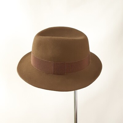 Winter hoed model Trilby in camel haarvilt