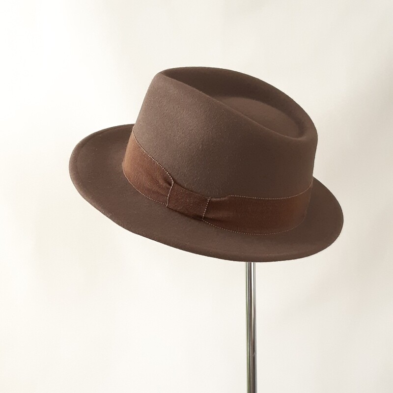 Winter hoed model Teardrop in taupe haarvilt