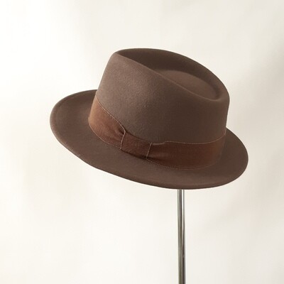 Winter hoed model Teardrop in taupe haarvilt