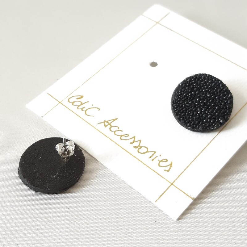 Oorbellen in rog - zwart - rond - steker - diam: 2cm