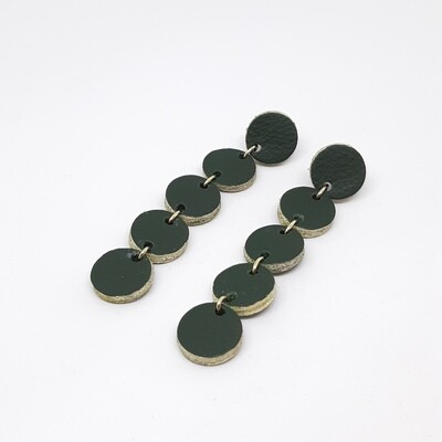 Oorbellen met een gouden randje - donker groen - L: 7.5cm